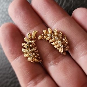 VTG Karu screw-back earrings